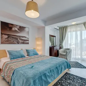 rezervați aici